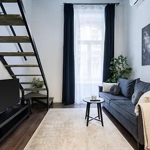 E41 - Trendy Boutique - Prime Spot By Bqa , Budapest Hungría